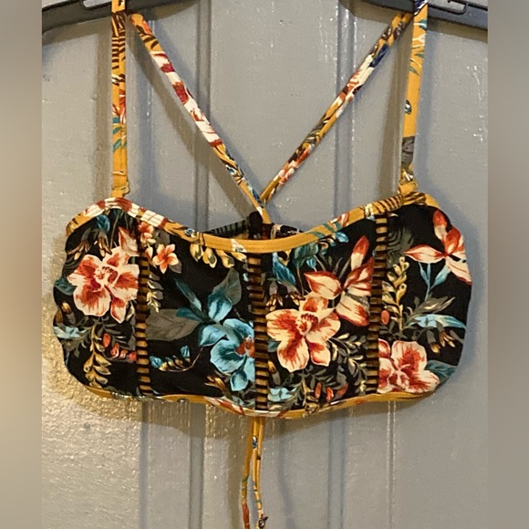 ⚜️ADORABLE CROSS BACK FLOWERED BRA TOP by 'TIME AND TRU'⚜️ - Picture 1 of 5